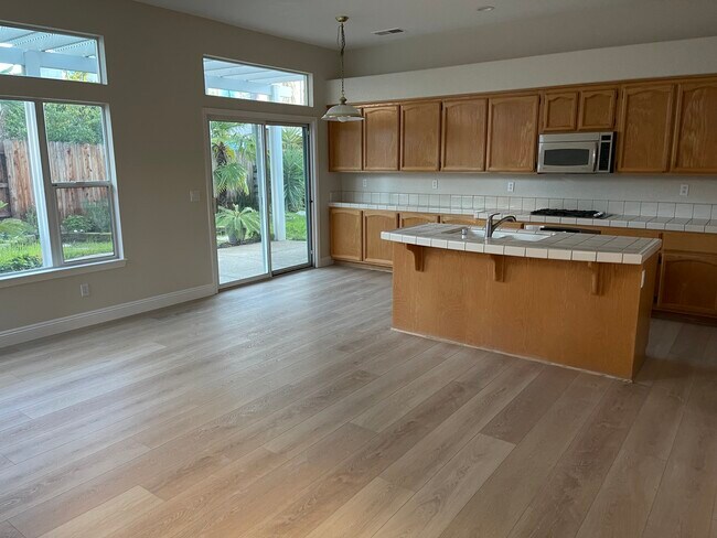 Foto del edificio - 5637 Darby Rd