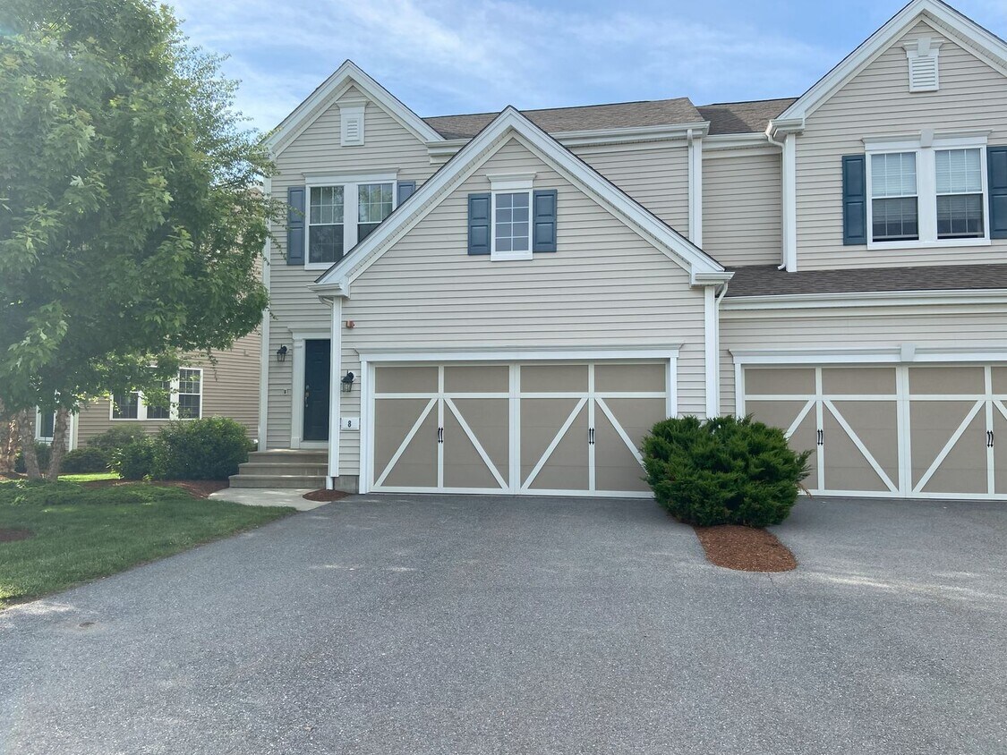 Foto principal - 8 Wayside Dr