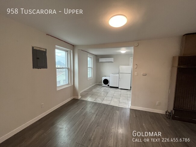 Building Photo - 3 Bedroom Available Immediately