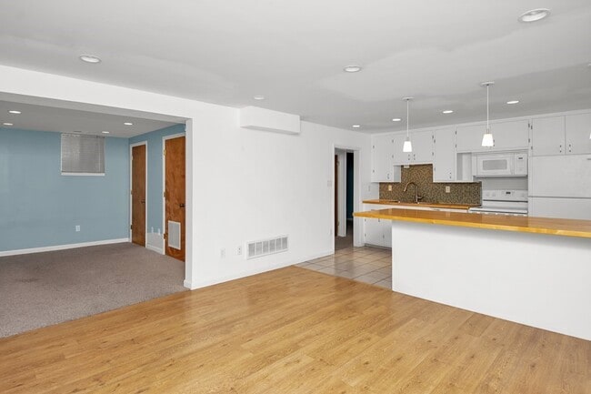 Building Photo - 580 N 200 W