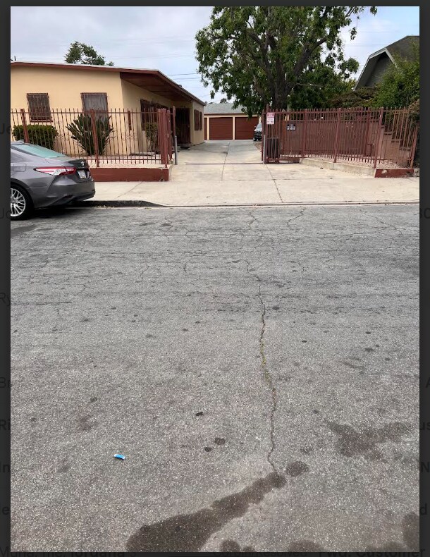 Foto del edificio - 1116 W 102nd St