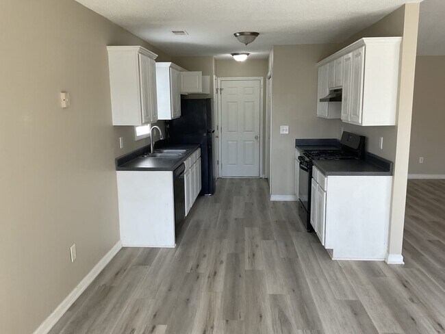 Building Photo - 304 Kellys Walk