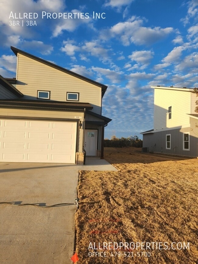 Photo - 1608 Casuarina Dr Townhome
