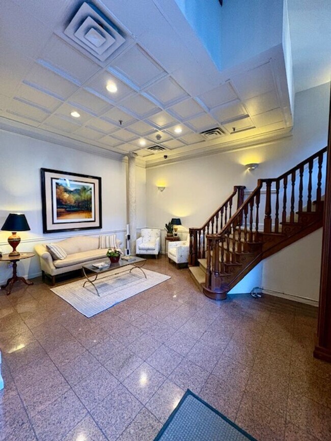 Foto del edificio - Historic Downtown Fully Furnished 2 Bedroom Condo
