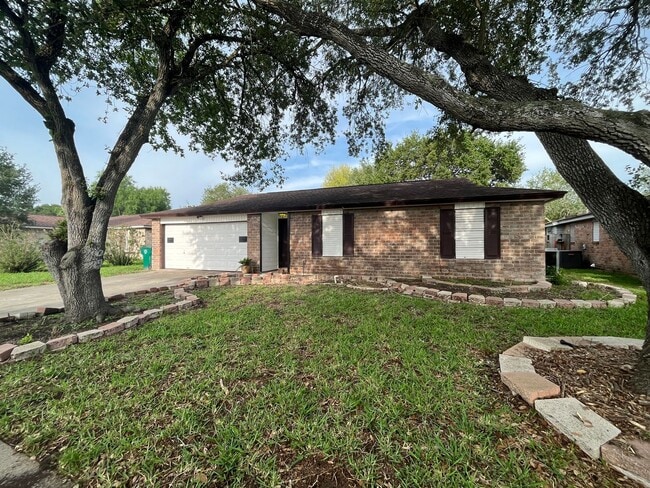 Foto del edificio - 2846 Blue Grass Dr