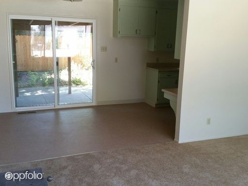 Building Photo - 1102 Hart Ln