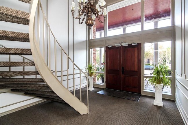Foto del edificio - 2824 Briarhurst Dr