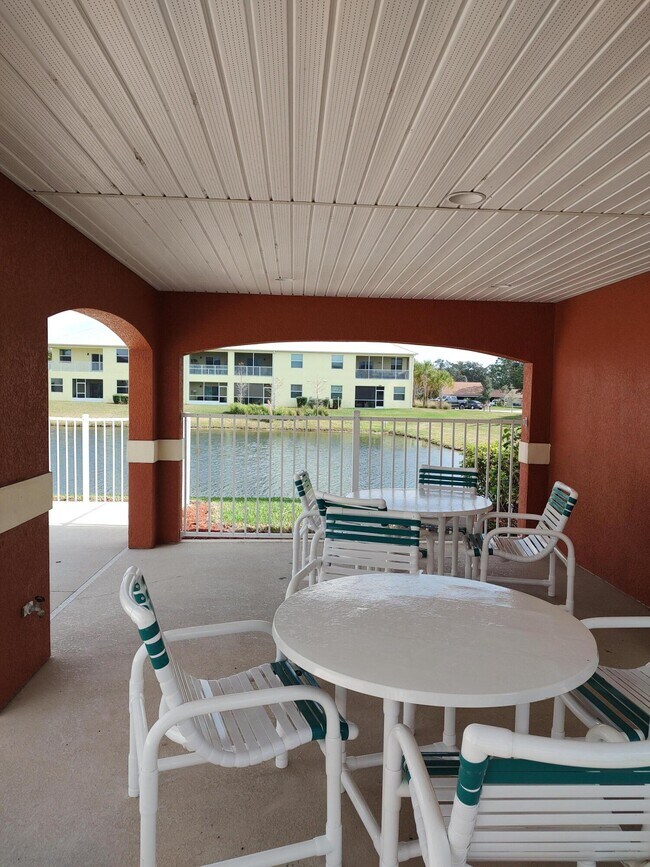 Building Photo - 927 Ocaso Ln