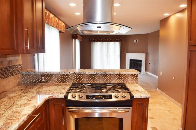 Building Photo - 45790 Meadows Cir W
