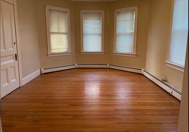 Building Photo - 464 Laurel Hill Ave