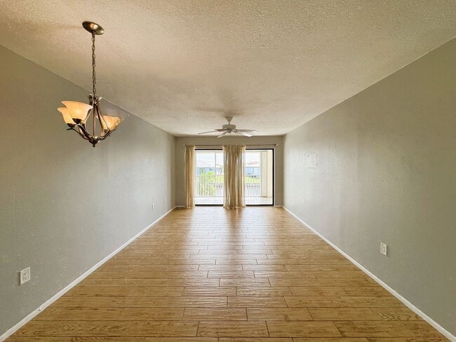 Building Photo - 1400 Mineo Dr