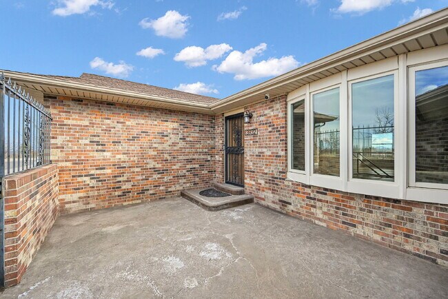 Foto del edificio - $3,995.95, $200 Off Cleaning Voucher, 4 Beds - 3 Baths, Single Family Home in Denver with 2-Car A...