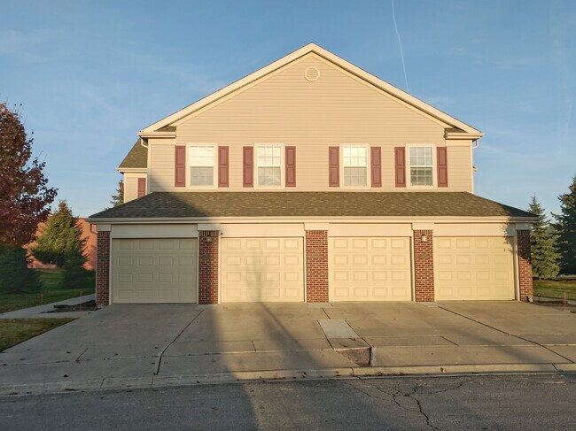 Private attached one car garage - 305 Victoria Dr