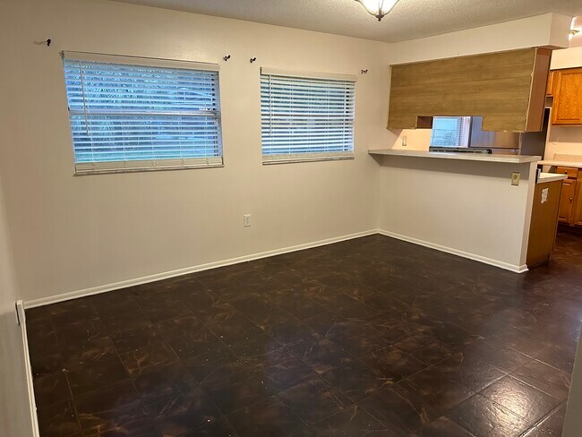 Building Photo - 1342 Scott Cir