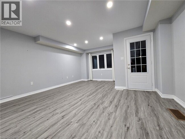Building Photo - 404 Linden Dr