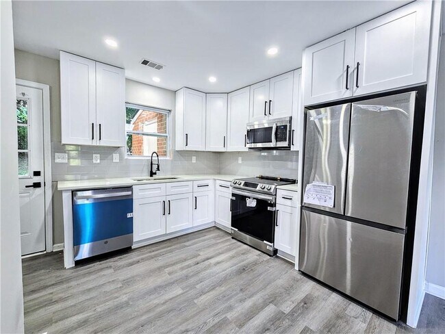 Foto del edificio - 3759 Oakwood Hills Dr