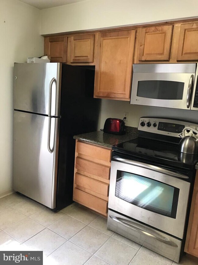 10248 Appalachian Cir Unit 1B1, Oakton, VA 22124 Room for Rent in Oakton, VA