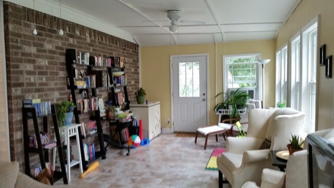 Building Photo - Charming Single Story Brick Home