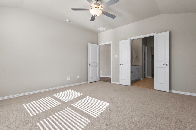 Building Photo - 6649 Valley Lake Ln