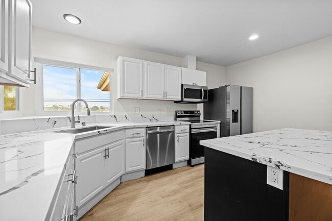 Building Photo - 5529 Dorothy Dr