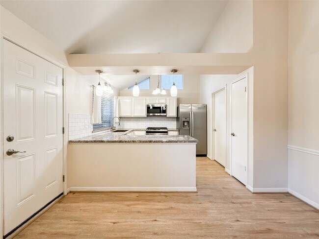 Building Photo - 33 N Rain Forest Ct