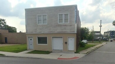 Building Photo - 407 S Eddy St