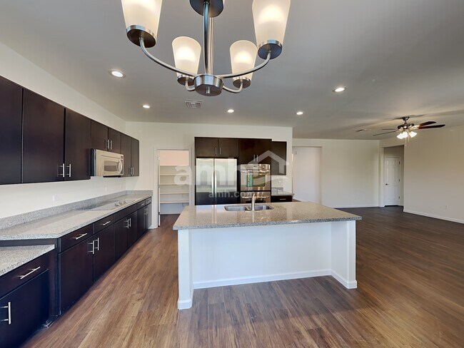 Building Photo - 10824 N Avenida Vallejo