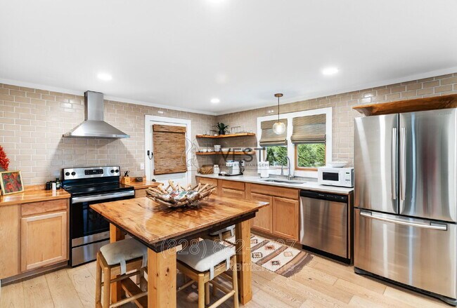Foto del edificio - 435 Reems Creek Rd
