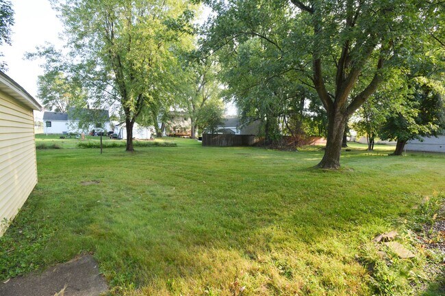 Foto del edificio - Cute 2br Home with Large Private Yard For ...