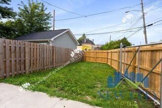 Building Photo - 283 N 18th St