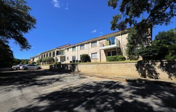 Building Photo - 116 Country Club Dr