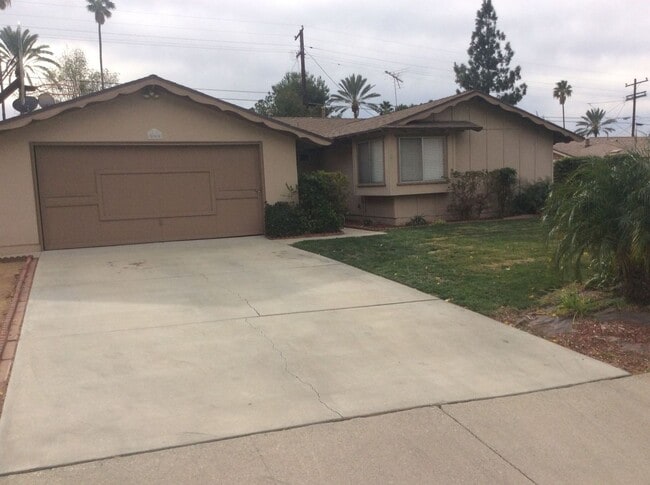 3 Bedroom 2 Bathroom in Riverside Walking ... - 3 Bedroom 2 Bathroom in Riverside Walking ... House