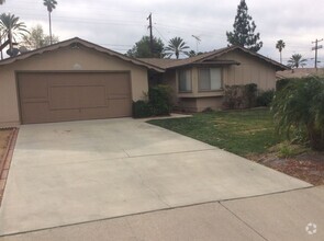 Building Photo - 568 Glenhill Dr