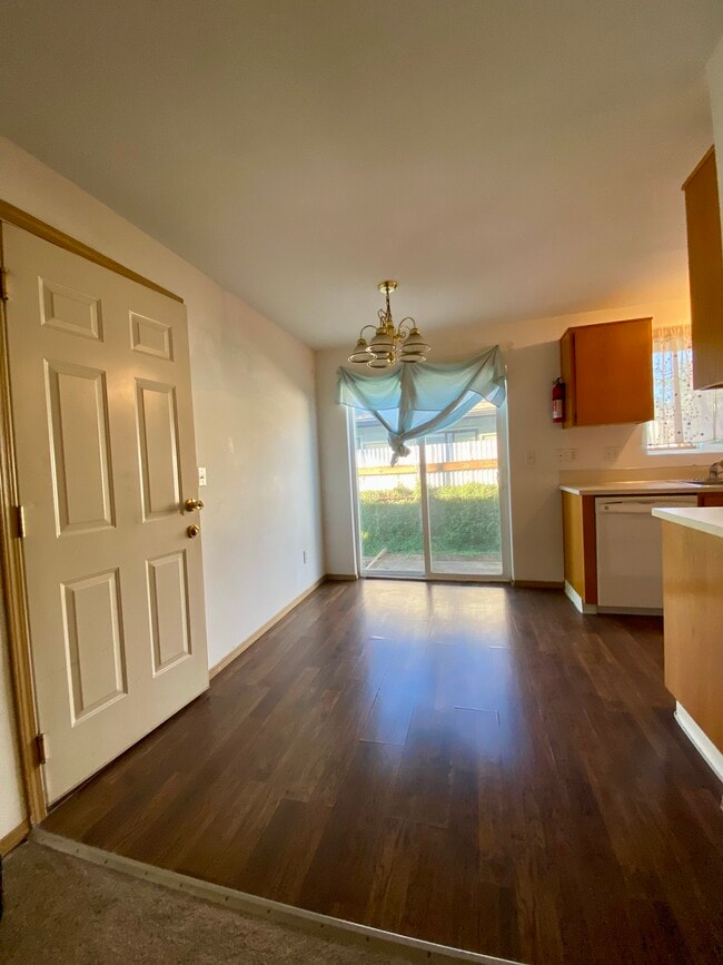 Nook - 756 NE 92nd Ave