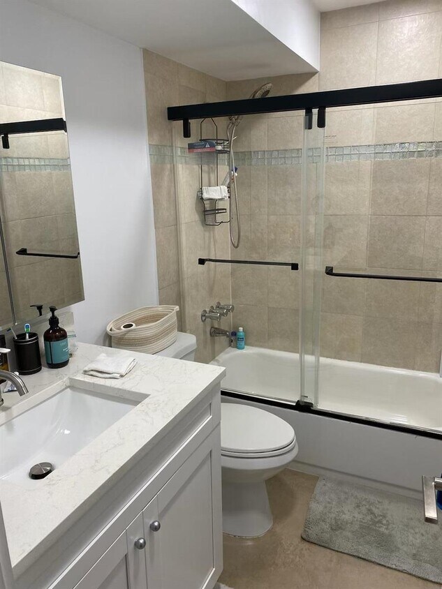 Building Photo - 604 NW 13th St