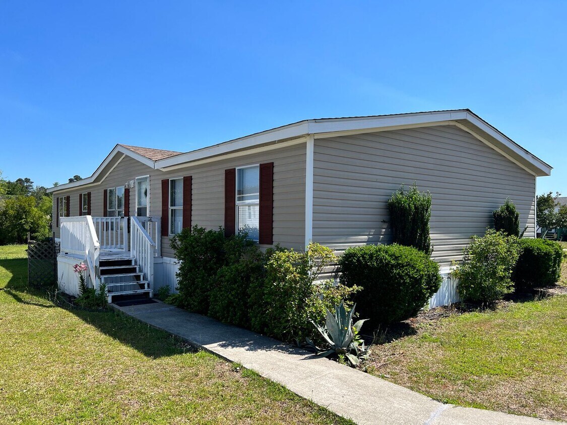 Foto principal - Myrtle Beach - 4 Bed/2 Bath Manufactured Home