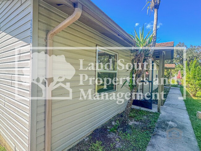 Foto del edificio - 2527 Crystal Lake Acres Dr
