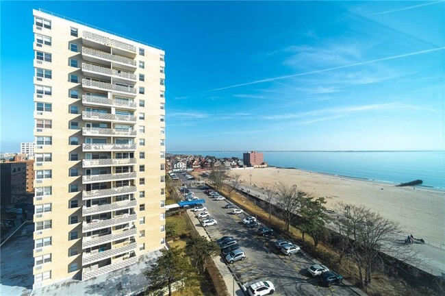 Building Photo - 135 Oceana Dr E