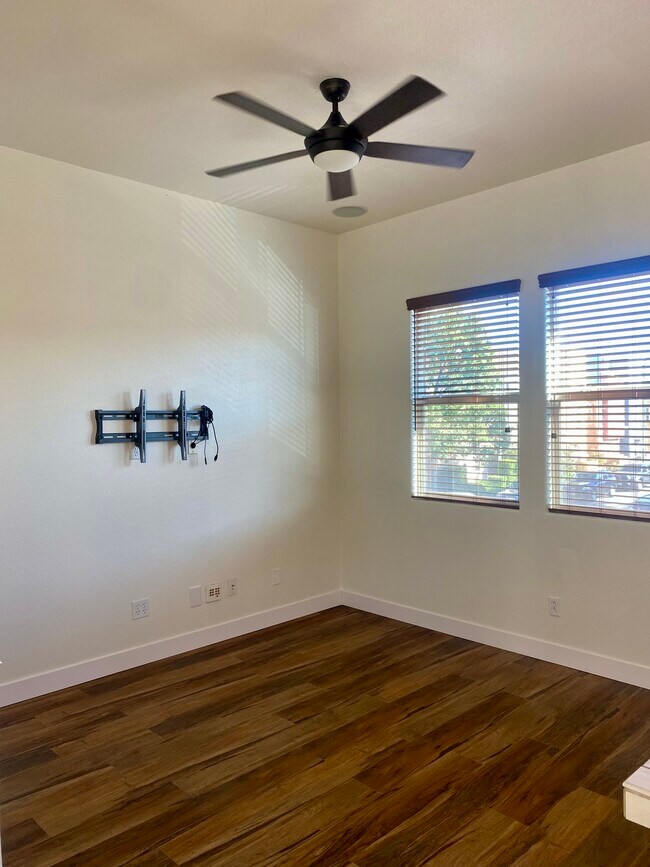 ing Room with Tv Holder ready for yours - 10877 Wraysbury Way