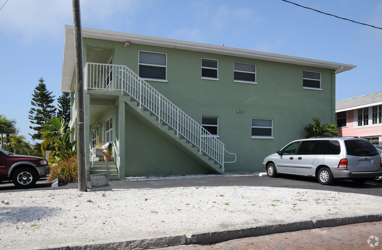 Building Photo - Beachwalk