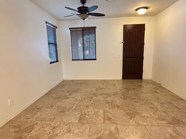 Foto del edificio - 5 Bedroom, 4 bathroom georgous views of the Mountain