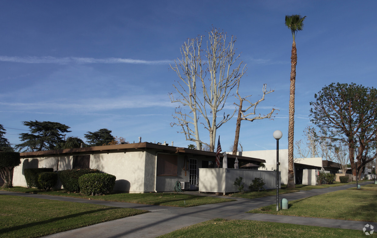 Foto del edificio - Santa Fe Senior Apartments