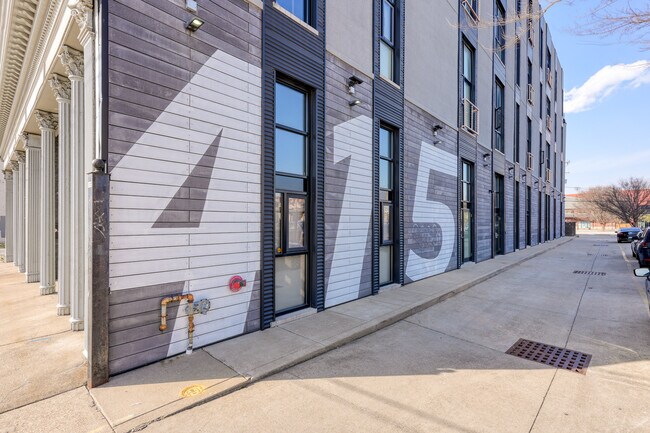 Building Photo - 415 E Market St