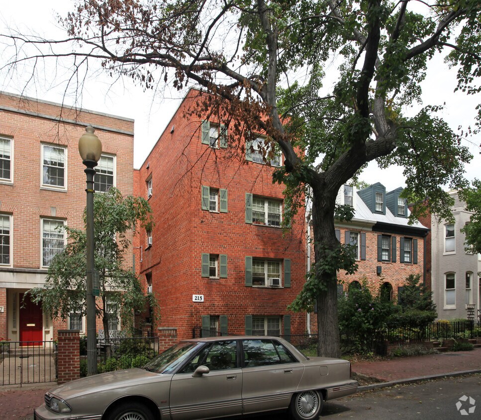 Primary Photo - 215 9th St SE