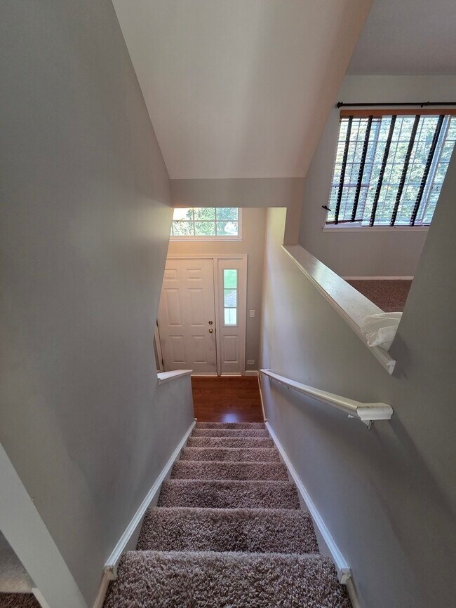 Foto del edificio - 422 Cary Woods Cir
