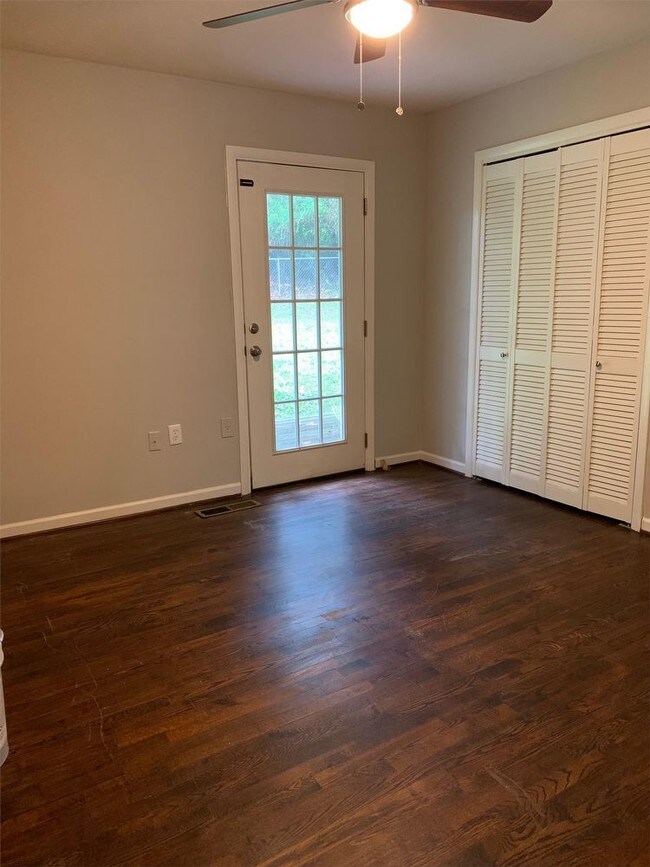 Foto del edificio - 2645 Ladd Drive