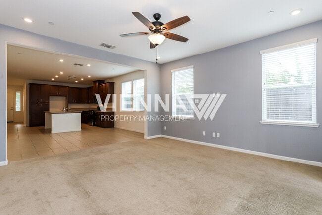 Building Photo - SINGLE STORY HOME IN ROSEVILLE!!!