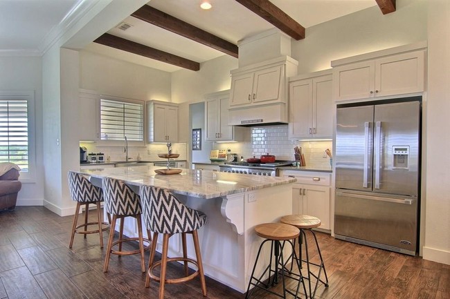 Building Photo - 5830 Lago Vista Dr
