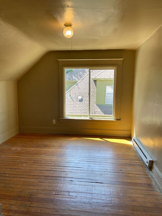 Building Photo - 5028 N Nelson St