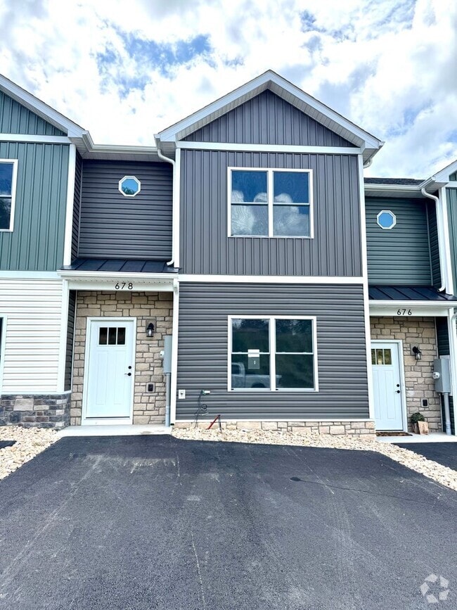 Building Photo - 678 Zephyr Dr